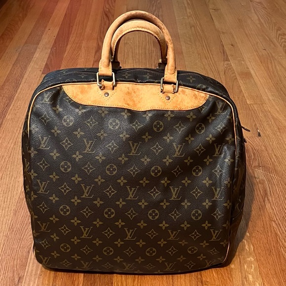 Louis Vuitton Monogram Evasion Sports Bag - Picture 2 of 6